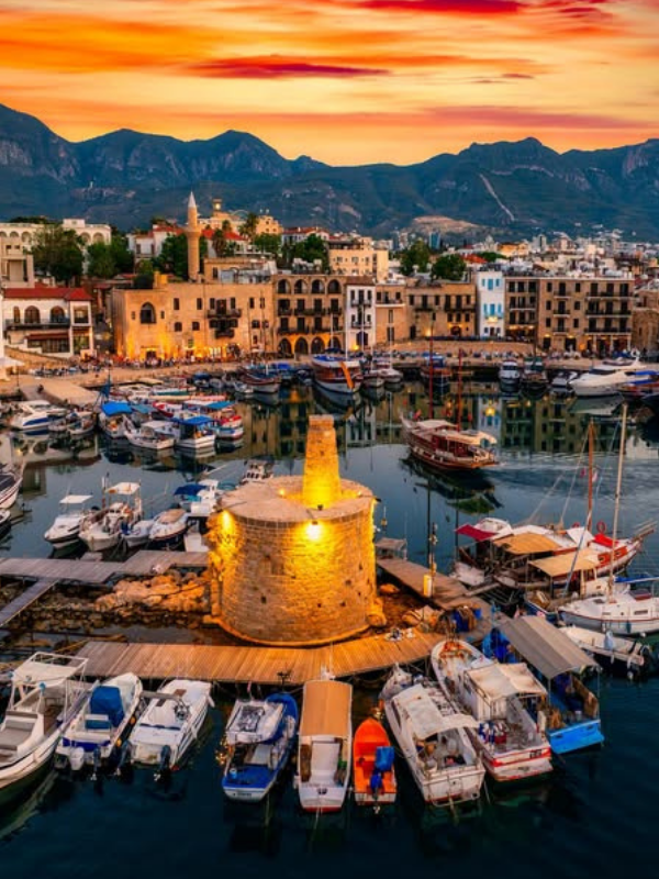 Girne marina ve kale manzarası